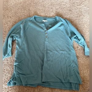 Blue three quarter length top